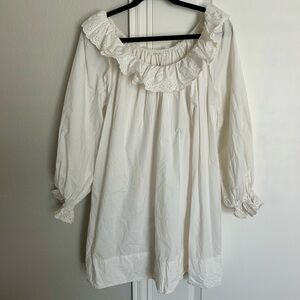 Doen Wynne Dress White mini size XL. I'm a Small and it fits oversized.